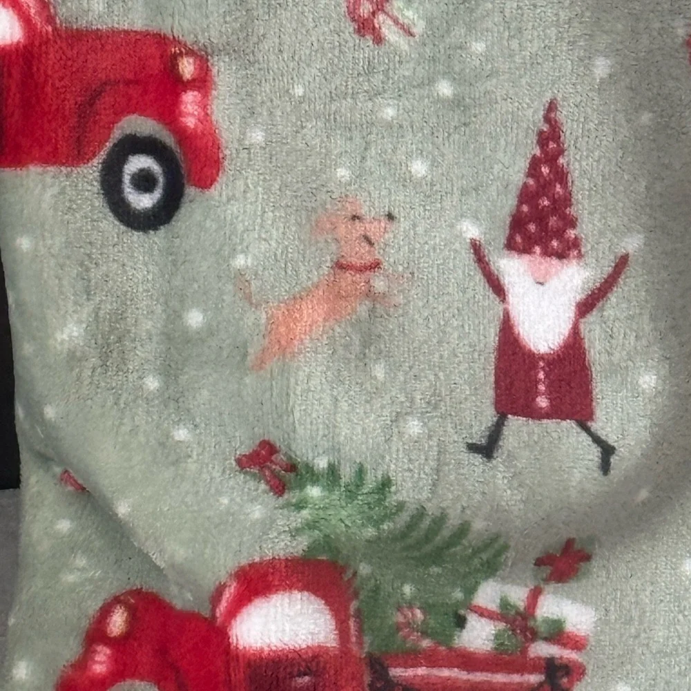 BERKSHIRE CHRISTMAS HOLIDAY THROW BLANKET W/ SANTA DOGS TRUCKS TREES PRESENTS